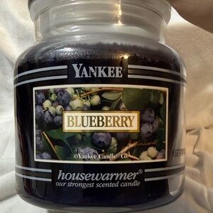 Yankee Candle 2010 Retired 14.5oz Blueberry Housewarmer Scented Candle